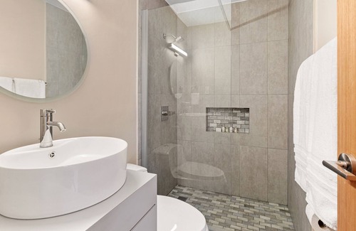 Punta Las Marias Apartment | Sunny Flat | Modern and bright suite apartment with beautiful views of San Juan