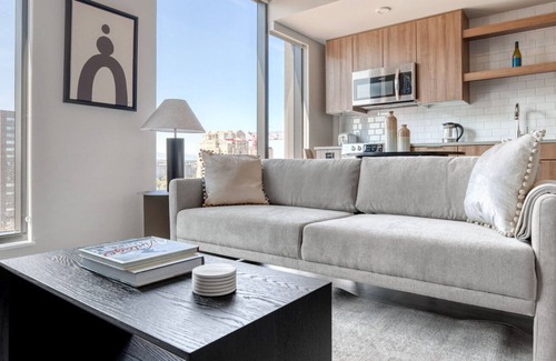 Golden Triangle Apartment | Sunny Golden Triangle 1BR w/ Pool, Gym & W/D, next to Park, by Blueground