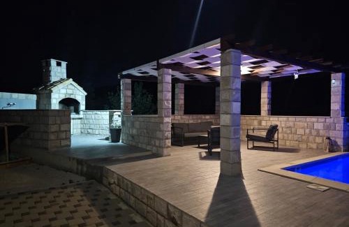 Ston Villa | Sunny Hill
