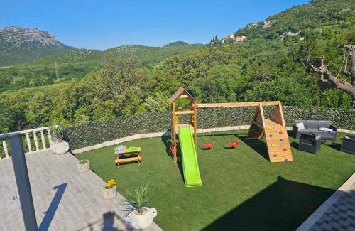 Ston Villa | Sunny Hill