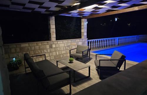 Ston Villa | Sunny Hill