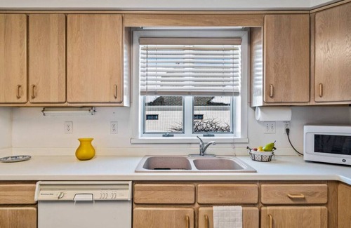 Rochester House | Sunny Home in Private Setting