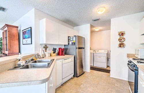 Chatham House | Sunny Home in The Villages w/Lanai & Pool Access!