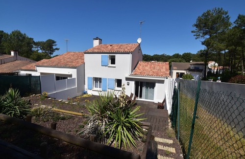 La Tranche-sur-Mer House | Sunny house 300 m from the beach