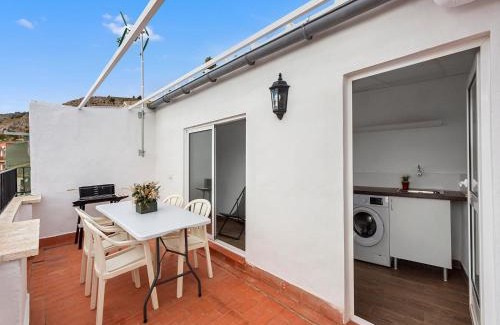 Onil Apartment | Sunny house in Onil with terrace and bbq