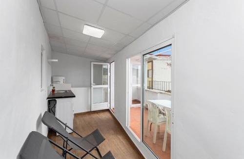 Onil Apartment | Sunny house in Onil with terrace and bbq