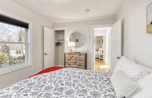 Sound Beach Apartment | Sunny, Immaculate 3 Bedroom Apartment in Sound Beach sleeps 7