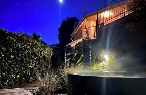 Kingston House | Sunny Kingston house, panoramic views, family stays