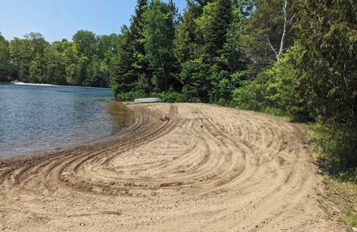 Clear Lake Cabin | Sunny Lakefront 2 Bdrm Cabin by Huntsville