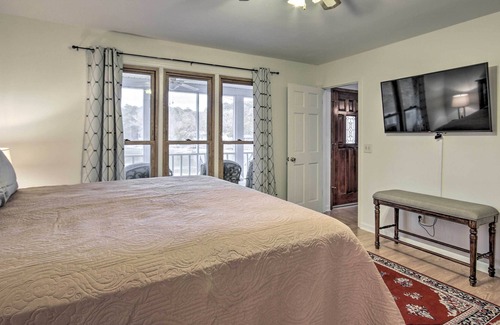 Prosperity House | Sunny Lakefront Escape in Prosperity w/ Dock!