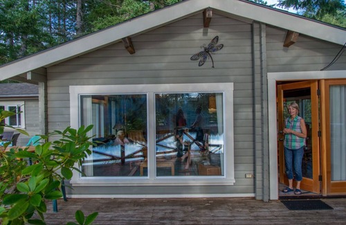 Quadra Island Ski Chalet | Sunny Lakefront Home with Ocean Moorage