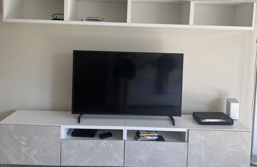 Gaithersburg Apartment | Sunny large suite