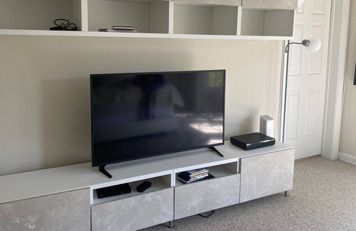 Gaithersburg Apartment | Sunny large suite
