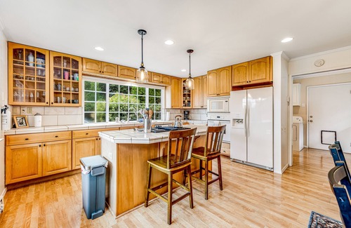 Mendocino House | Sunny Mendocino getaway with hot tub, fireplace, enclosed yard & trail to beach