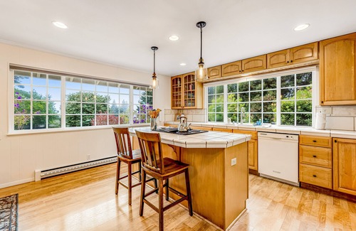 Mendocino House | Sunny Mendocino getaway with hot tub, fireplace, enclosed yard & trail to beach