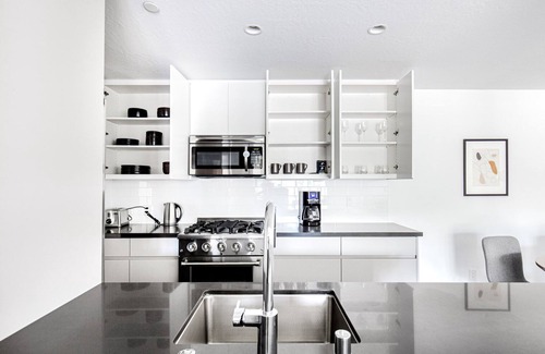 Sharon Heights Apartment | Sunny Menlo Park 1BR w/Pool, W/D, Gym, near 82, 101, 280, by Blueground