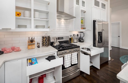 Edgehill House | Sunny Modern Oasis — Pool, Hot Tub, Fire Pit, Grill, Rooftop, & Gymn