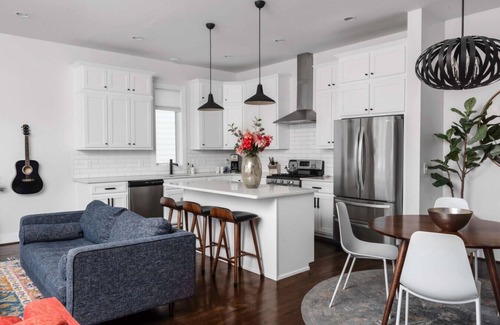 Edgehill House | Sunny Modern Oasis Pool, Hot Tub, Fire Pit, Grill, Rooftop