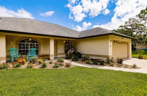 Laurel House | Sunny Oasis Getaway -Heated Pool-Mini Golf-Near Beach