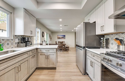 Ivey Ranch - Rancho Del Oro House | Sunny Oceanside Home w/Patio, 5 Mi to Downtown!