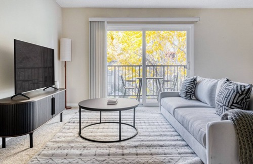 Palo Alto Apartment | Sunny Palo Alto 1BR w/ Gym & Sun Deck, 3 mins to Stanford, by Blueground