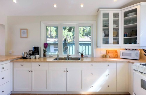 Central Huron Cottage | Sunny Pines-Front row to best sunsets in the world
