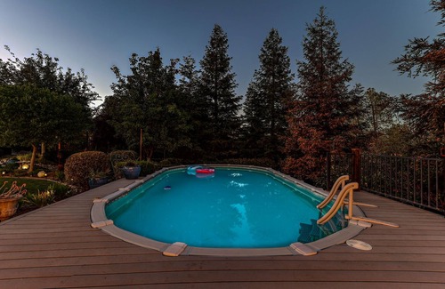 Columbia House | Sunny Pines : Pool & Spa + Backyard Oasis!