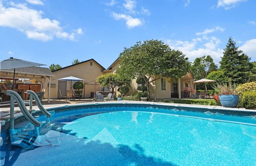 Columbia House | Sunny Pines : Pool & Spa + Backyard Oasis!