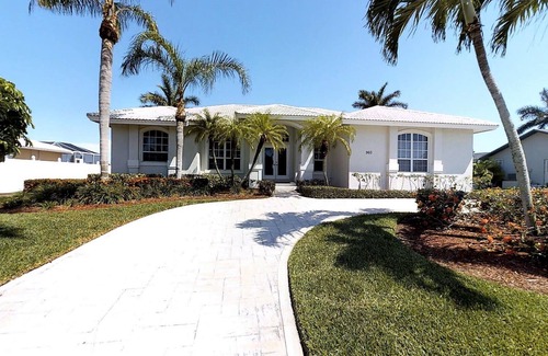 Marco Island House | Sunny Pool & Spa inside Lanai! You will Love this fully furnished 3bdrm Home!