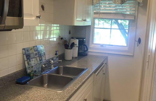 Narragansett Cottage | Sunny, Quaint, Immaculate Cottage in Point Judith/Sand Hill Cove-Close to Beach