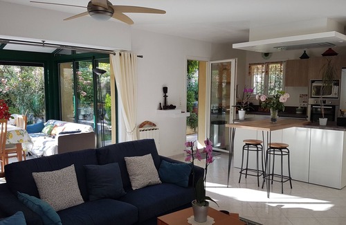 Saint-Jacques House | Sunny, quiet villa with spa, beautiful garden, barbecue, table tennis