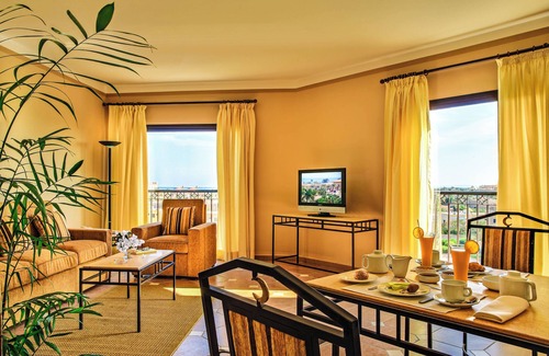 Al Mamsha El Seyahi Hotel | Sunny Retreat! 4 Family-Friendly Units with Outdoor Pool and Balcony