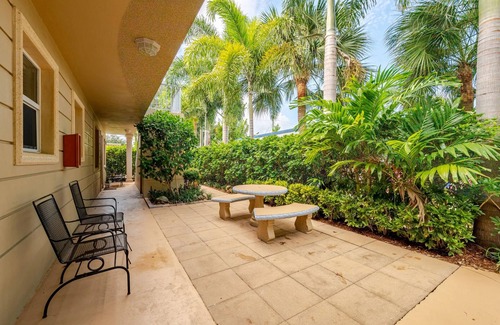 Grandview Heights Apartment | Sunny Retreat: Cozy APT in WPB #2
