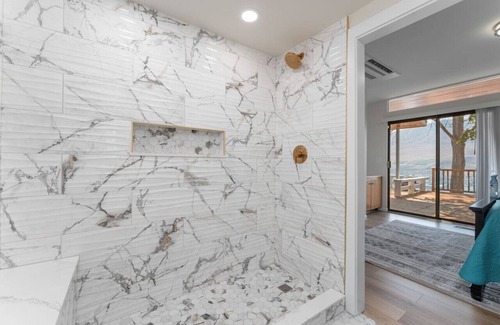 Chelan House | Sunny Retreat-Lake views/HotTub/BBQ/firepit