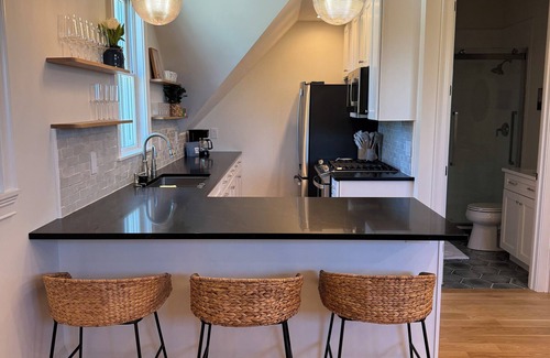 Newport East Apartment | Sunny Retreat Near 2 Beaches - Ideal Summer Stay for Couples & Families