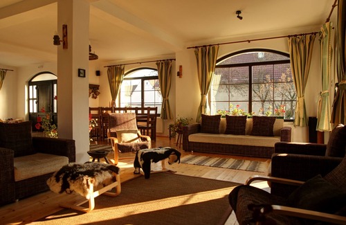 Cartisoara Bed & Breakfast | Sunny rooms and soft beds, ideal for lazy afternoons and silent nights.