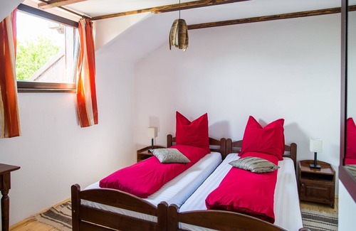 Cartisoara Ski Chalet | sunny rooms with soft beds, ideal for lazy afternoons and silent nights