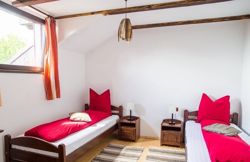 Cartisoara Ski Chalet | sunny rooms with soft beds, ideal for lazy afternoons and silent nights
