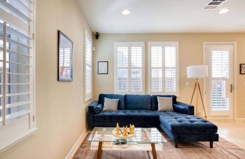 Santa Clara House | Sunny Santa Clara 4BR Home w/A/C, close to Global Cuisine, by Blueground