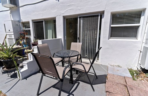 Indian Harbour Beach Apartment | Sunny Sea~ Walk to the beach, Pool, BBQ, Gym, Game