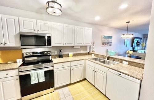 Innerarity Townhomes House | Sunny Side: Awesome Waterfront Unit with 4 Kayaks