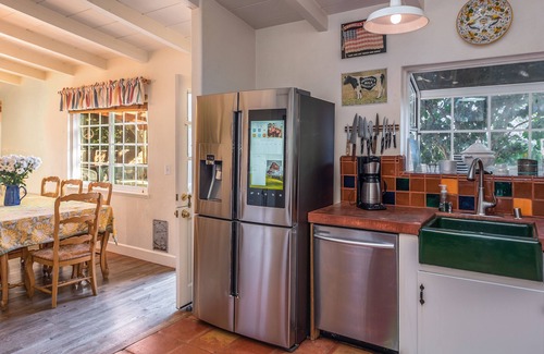 Mission Fields House | Sunny Side of the Street