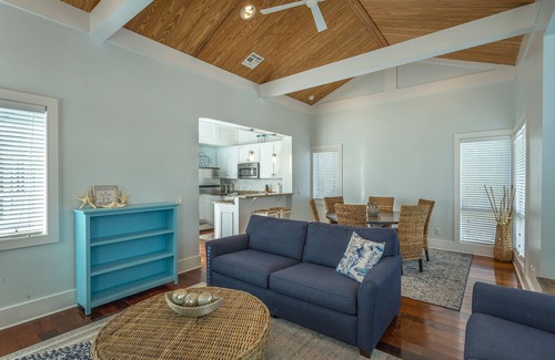 Carrabelle Cottage | Sunny Side Up 1br/1ba less than 5 min. to beach!