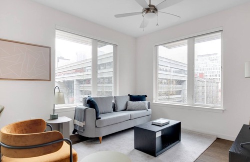 Cascade Apartment | Sunny SLU 2BR w/ BBQ & Gym, near great dining, by Blueground