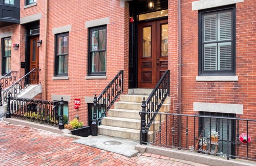 Columbus Apartment | Sunny South End 1BR w/in-unit W/D, steps to restaurants, by Blueground