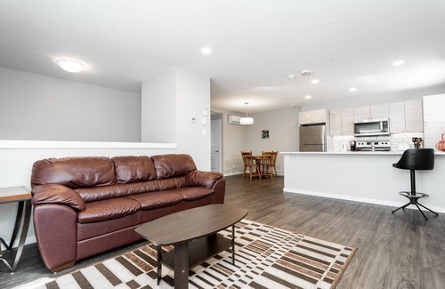 Winnipeg House | Sunny, Spacious 3 Br. Suite, close to downtown