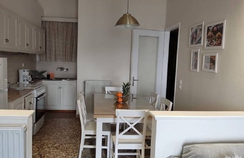 Delfoi Apartment | Sunny & Spacious Apartment in Delphi, 3 Bedrooms, 2 Bathrooms Sleeps 8 w/view