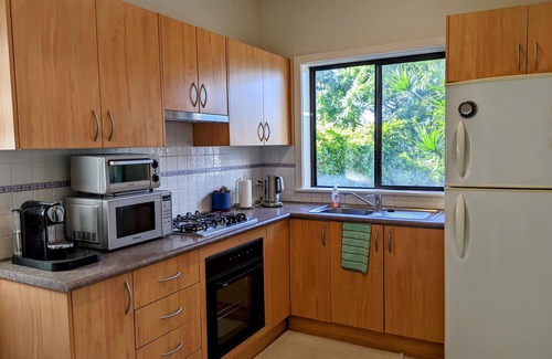 Allambie Heights Apartment | Sunny Spacious Suite with Pool + Spa - close to Manly Beach