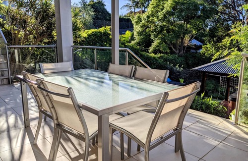 Allambie Heights Apartment | Sunny Spacious Suite with Pool + Spa - close to Manly Beach