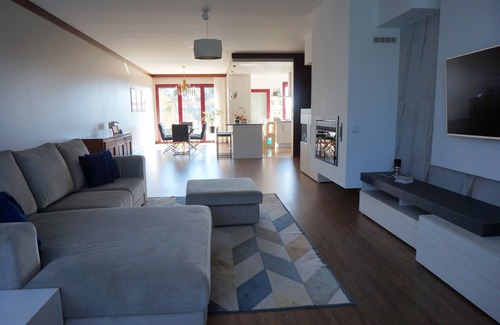 Leiria Condo | Sunny Spacious Condo w/Private Garden+pool Fully Equipped and Surnished